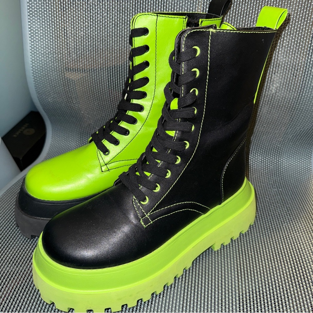 RARE Marylin Manson Dolls kill Toxic Green Black Lace Combat Boots Lime Goth